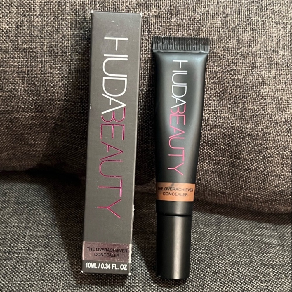 💕🌙Huda Beauty Chocolate Chip Overachiever Concealer - Picture 5 of 6
